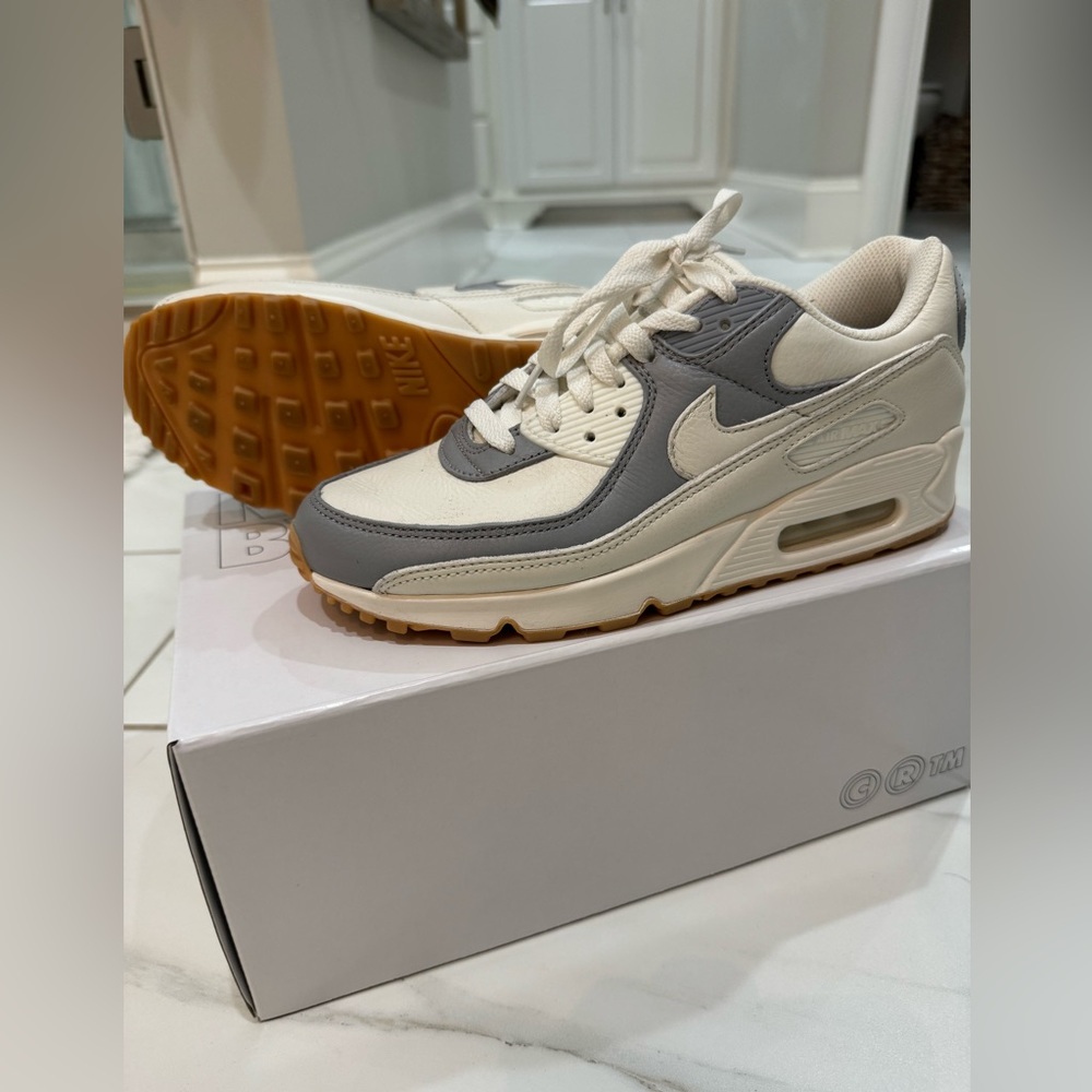 Nike air maxes
